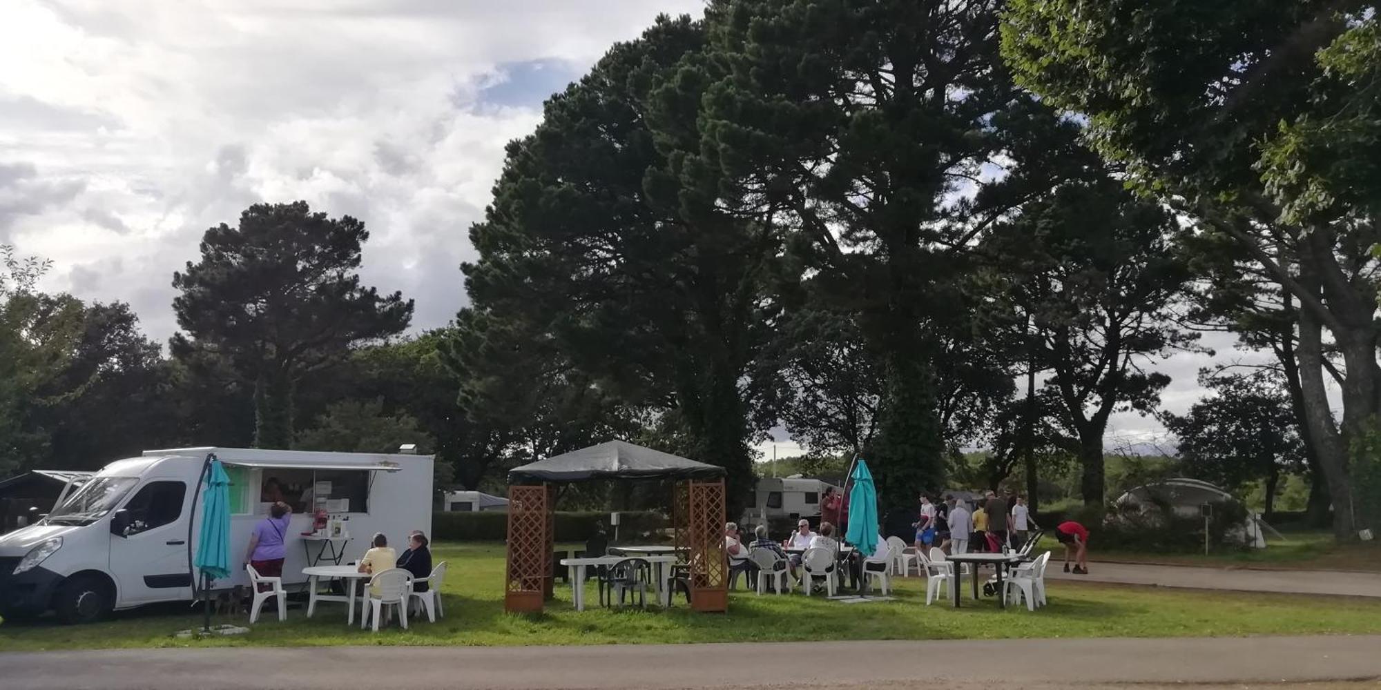 Hotel Camping Des Pierres Debout à Névez Extérieur photo